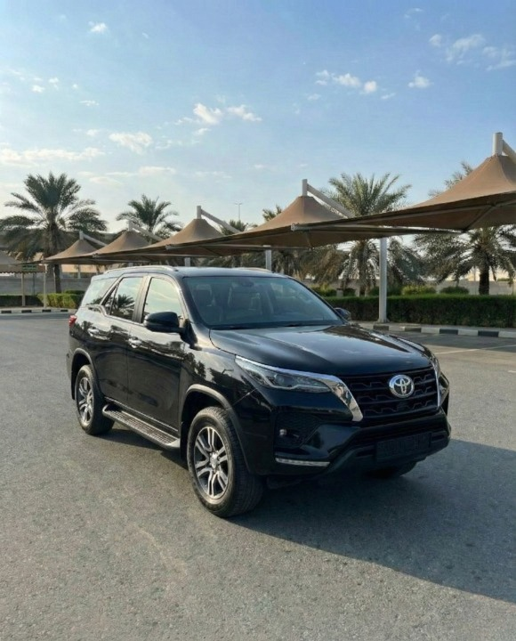ملوك الطريق الوعر.. إيجار تويوتا فورتشنر 4X4!