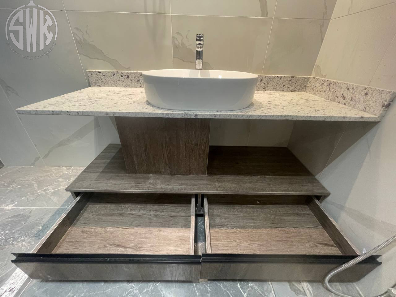 وحدات حمام مودرنSafety Wood للمطابخ والدريسنج روم📞01289151419 -01115552318