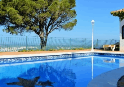 Holiday-Pool-600×600-1
