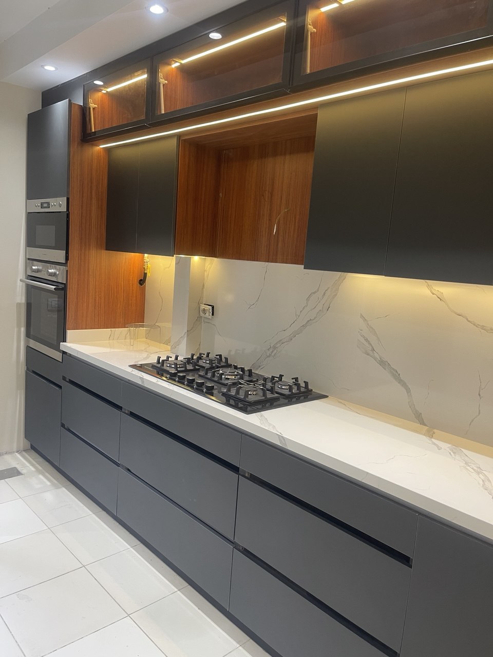أفضل ألوان المطابخ المودرن لهذا العام SAFETY WOOD للمطابخ والدريسنج روم 📞01289151419 -01115552318