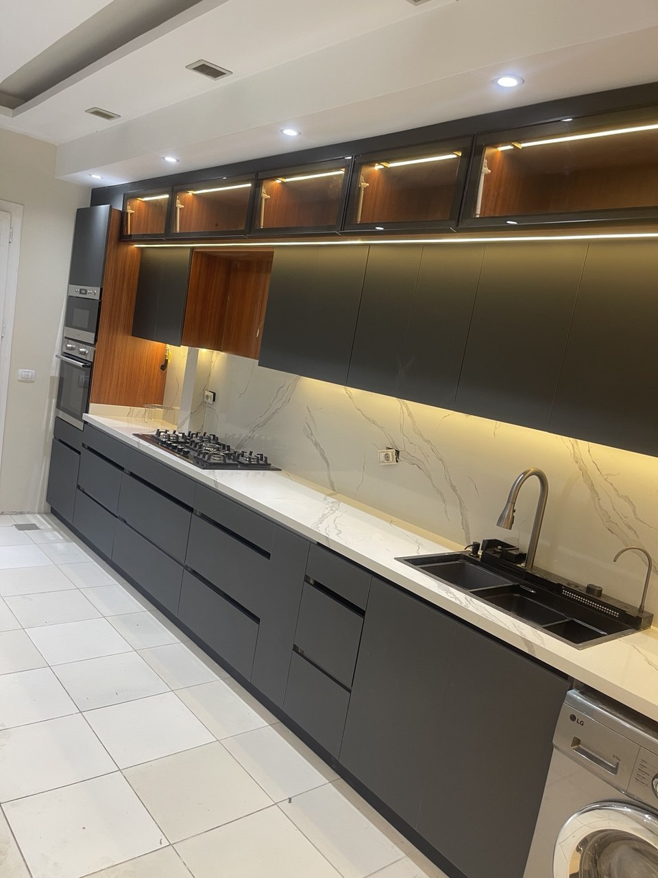 أفضل ألوان المطابخ المودرن لهذا العام SAFETY WOOD للمطابخ والدريسنج روم 📞01289151419 -01115552318