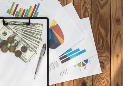 flat-lay-business-chart-wood-background-1