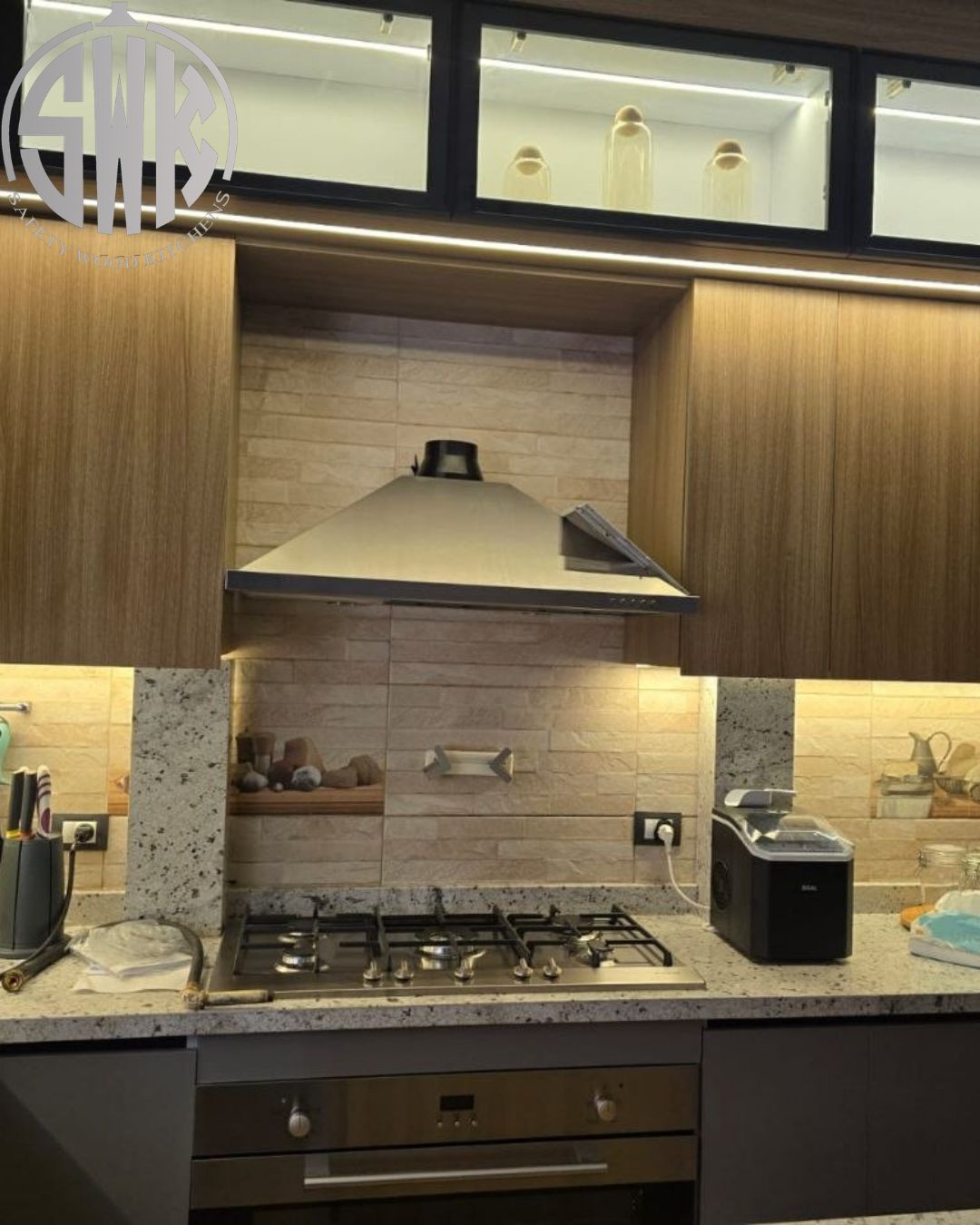 ✨ تنظيم مثالي للملابس والأحذية مع دريسنج روم من SAFETY WOOD 📞01289151419 – 01115552318