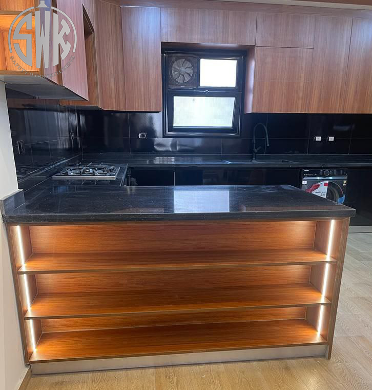 ✨ هل تبحثين عن مطبخ عملي وفخم؟ اكتشفي أحدث تصميمات SAFETY WOOD للمطابخ والدريسنج روم 📞01289151419 – 01115552318