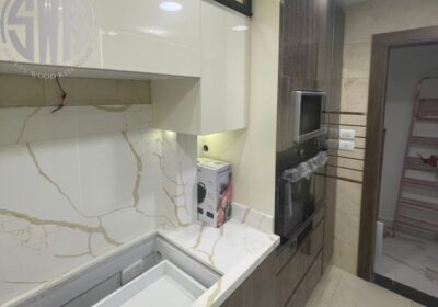 مطبخ-بولي-لاك-ابيض-لامع-تصميم-عصري-1.jpg-1