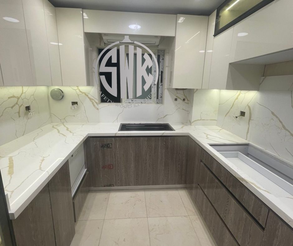 قبل القرار 🏡 مطبخ HPL ممكن يعيش سنين بدون مشاكل… لو معمول عند – SAFETY WOOD للمطابخ والدريسنج روم 📞01289151419 -01115552318