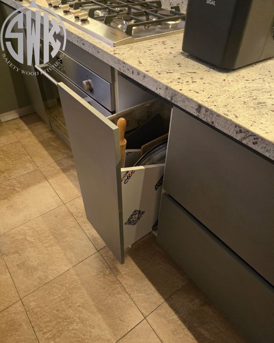 قبل القرار 🏡 مطبخ بولي لاك ممكن يدي فخامة عالية جدًا… لو معمول عند – SAFETY WOOD للمطابخ والدريسنج روم 📞01289151419 -01115552318